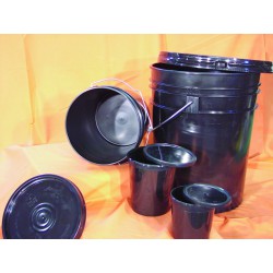 CONTAINERS WITH SNAP ON LIDS